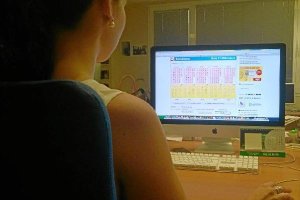 Es muy fácil comprar un boleto de lotería en Internet.