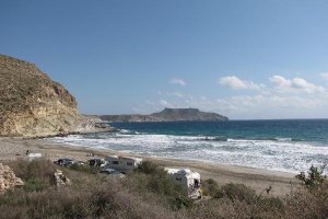 La Cala del Plomo se encuentra al sur de Aguamarga.