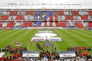 El Calderón aún tiene espacios libres en su graderío.
