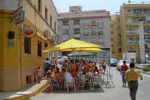 Poco gasto de los turistas en bares y restaurantes
