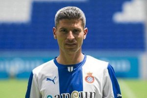 El volante virgitano con los colores del Espanyol.