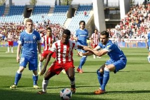Azeez vio la 5ª amarilla ante el Athletic.