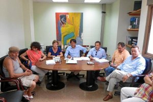 Imagen de la reunión de los vecinos y el concejal de Fomento 