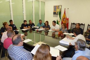 Juanjo Alonso y María Muñiz presiden la reunión sobre seguridad en la Feria de Almería.