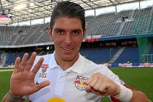 Jonathan Soriano sigue haciendo goles en el viejo continente.