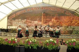 Asociación Cultural los Tres Caños, abriendo el Festival en Alcolea. 