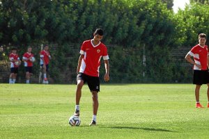 Joaquín en el campo de la Vega de Acá.