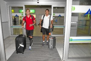 Miguel Ángel Corona y Francisco Rodríguez, saliendo de la Terminal.