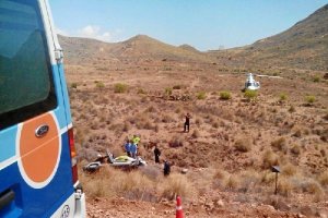 Efectivos sanitarios y de seguridad en el lugar del accidente. 