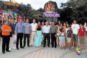 Alfonso García con otras personalidades.