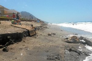 Así quedó la playa tras el último temporal.