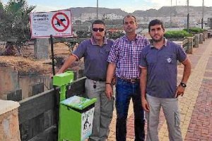 El edil de Medio Ambiente junto a un ‘pipican’.