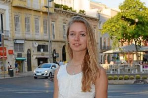 Anastasia en la Plaza Puerta de Purchena este verano.