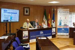 El presidente de la Cámara, el alcalde de Roquetas y la concejal Francisca Toresano.