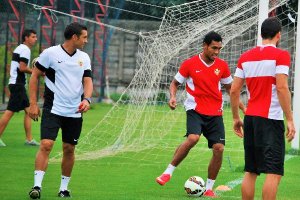 Francisco, pendiente de Teerasil.