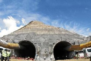 Obras en los túneles del AVE en el año 2011