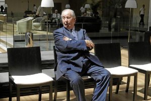 Julio Grondona llega de luto el fútbol argentino.