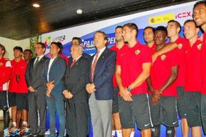 Foto de familia en el acto.