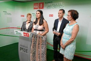 Noemí Cruz en la sede del PSOE de Almería durante su rueda prensa.