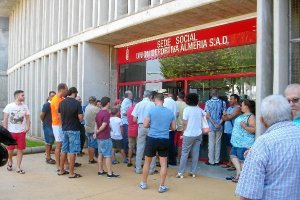 A primera hora de la mañana se reparten los números.