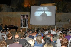 El piano de Casas acompañó la proyección de cine mudo.e;clip:re