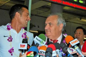 El presidente del Almería se lo está pasando en grande en Tailandia.