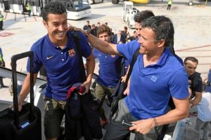 Luis Enrique felicita a Pedro por su cumpleaños camino de la concentración.tyle>.apqj{posi