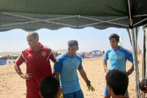 El meta almeriense Dona dando instrucciones a sus compañeros.e;