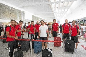 Soriano rodeado de sus compañeros antes de volar a Madrid.e;cli