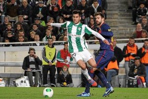 Fede Vico frente al Barça en 2013 en un partido de la Copa del Rey.tyle>.apqj{position:abs