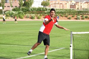 Mauro dos Santos, jugando a las palas.x,auto,au