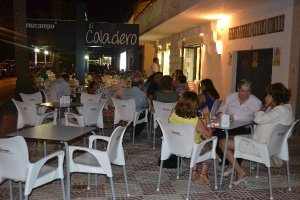 Terraza en el Paseo Marítimo de Aguadulce.x,aut