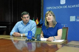 Nicolás Ayala y Esperanza Pérez, del PSOE, ayer en Diputación.e