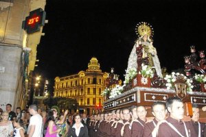 Devoción de Almería y los pueblos de su entorno a la Virgen de las Huertas.tyle>.apqj{posi