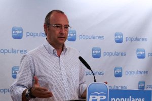 Luis Rogelio Rodríguez Comendador durante su comparecenciae;cli