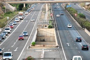 Autovía, una de las vías para llegar a la capital.e;clip:rect(4