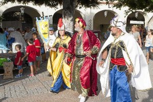 Uno de los reyes visitando la Plaza Vieja.x,aut