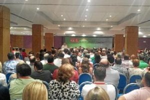 Sánchez Teruel se dirige a los asistentes al congreso provincial extraordinario.tyle>.apqj