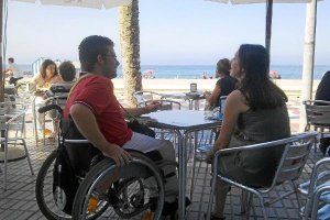 Quieren conseguir que la norma recoja una altura mínima libre en las mesas.  tyle>.apqj{po