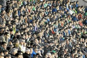 El Betis quiere las gradas llenas de aficionados.e;clip:rect(46
