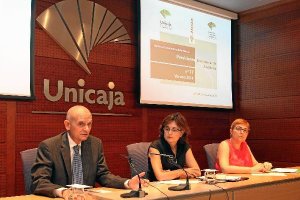 Presentación del informe por Analistas Económicose;clip:rect(46