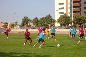Los rojiblancos han desafiado las altas temperaturas en una dura sesión.tyle>.apqj{positio