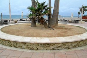 Rotonda ubicada en el paseo marítimo.