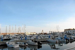 Vista general del puerto de Roquetas de Mar.x,a