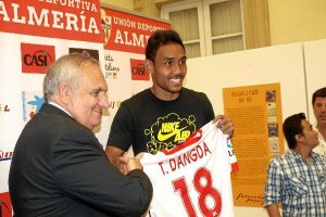 Alfonso García y Teerasil Dangda.o,46