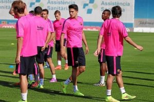 Muchos jóvenes en la primera sesión de trabajo en el Barça.e;cl