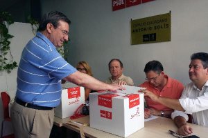 Fernando Martínez votando el pasado domingox,au