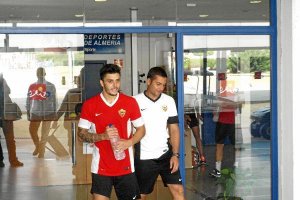Ximo Navarro y Francisco saliendo del gimnasio.
