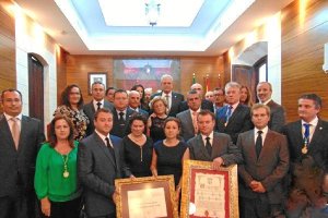 Foto de familias tras el acto oficial x,auto,au