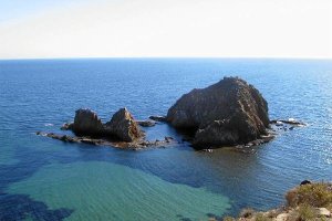 La Isla negra  no es tan conocida por los almerienses como se merece.  tyle>.apqj{position